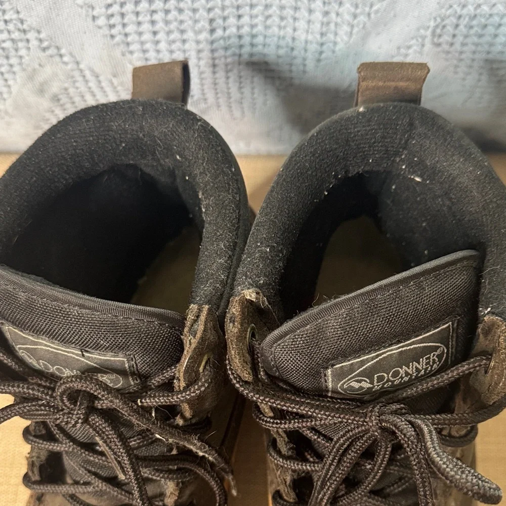 Donner Mountain Men's Waterproof Black and Tan Boots Size 11M